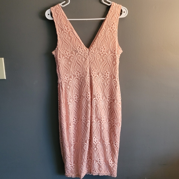Le chateau pink lace dress size medium - Picture 4 of 4